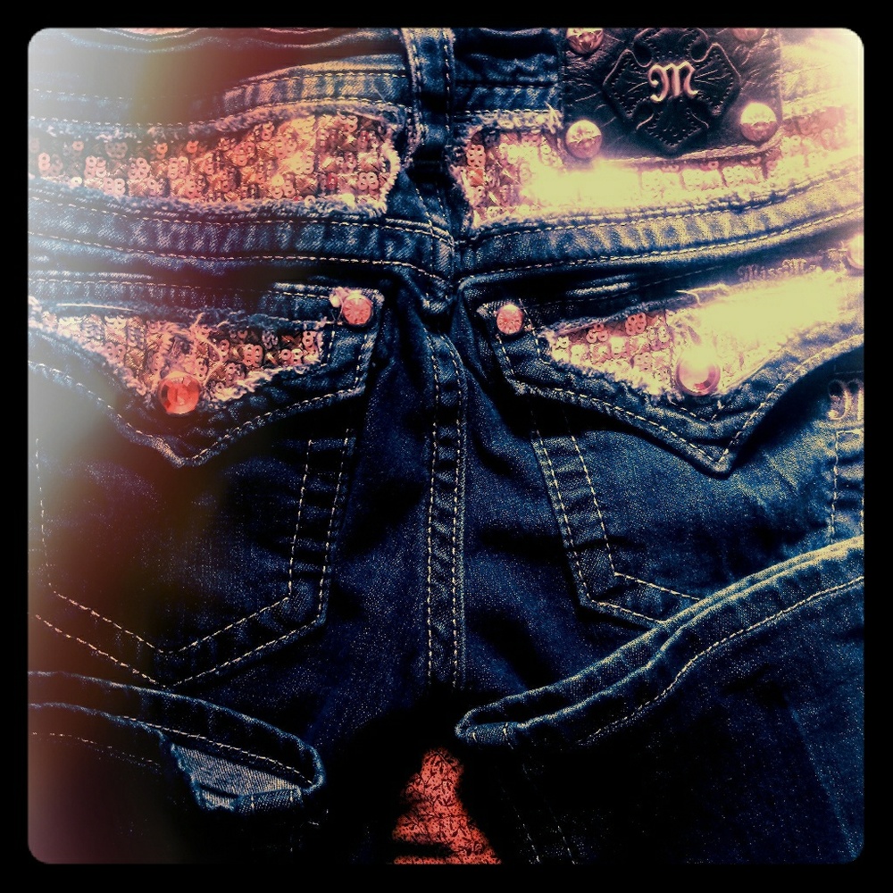 Super cute Sugnature Miss Me Jeans